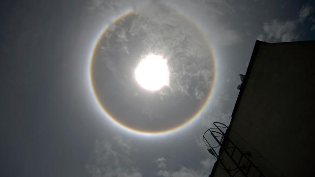 20160510-Heboh Penampakan Matahari Bercincin di Langit Venezuela-Venezuela