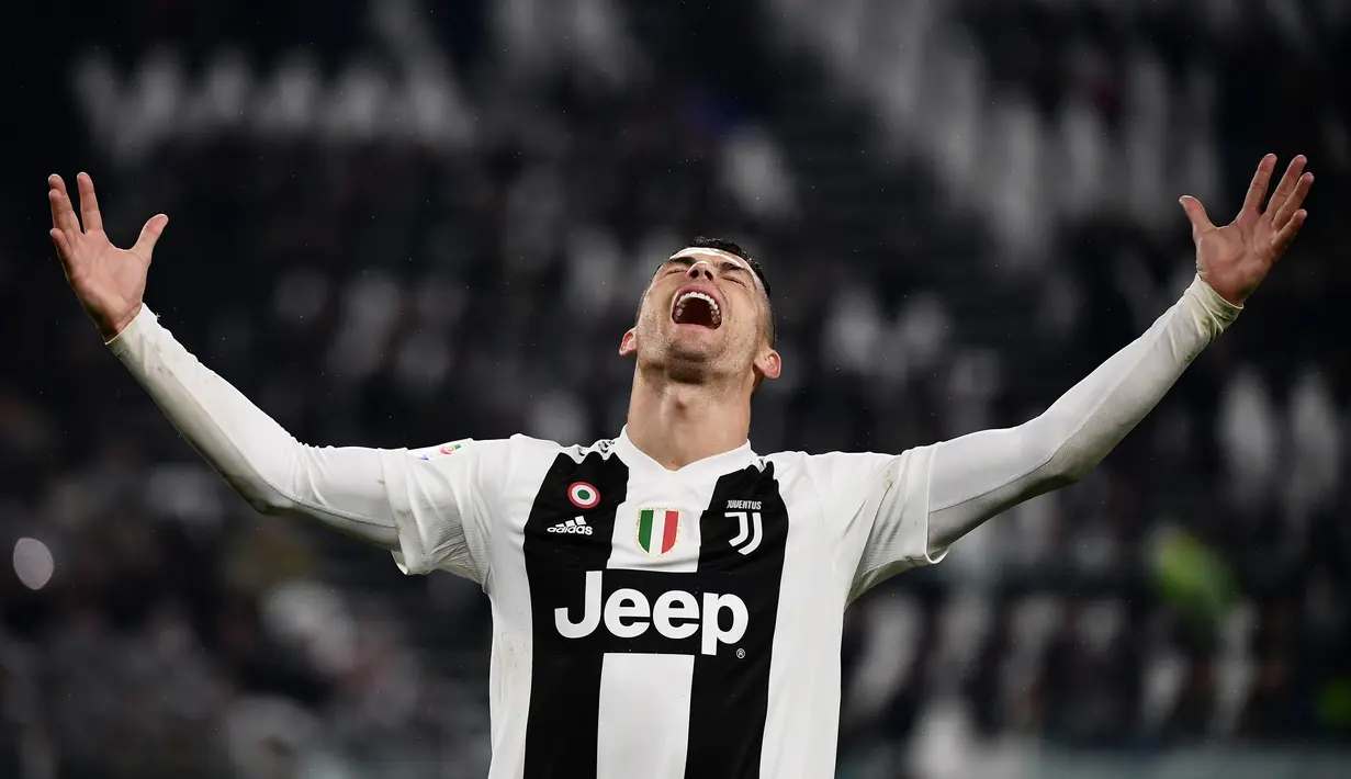 Ekspresi penyerang Juventus, Cristiano Ronaldo saat mencetak gol ke gawang Parma dalam lanjutan Serie A Italia di Allianz Stadium, Turin, Sabtu (2/2). Juventus ditahan imbang Parma dengan skor 3-3. (Marco BERTORELLO/AFP)