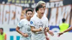 Pemain Rans Nusantara FC, Mitsuru Maruoka melakukan selebrasi setelah mencetak gol ke gawang Persija Jakarta pada laga BRI Liga 1 di Stadion Patriot Candrabhaga, Bekasi, Jumat (3/2/2023). (Bola.com/M Iqbal Ichsan)