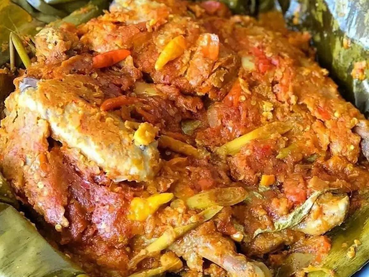 <b>4. Ayam Kampung Kukus Besler</b>