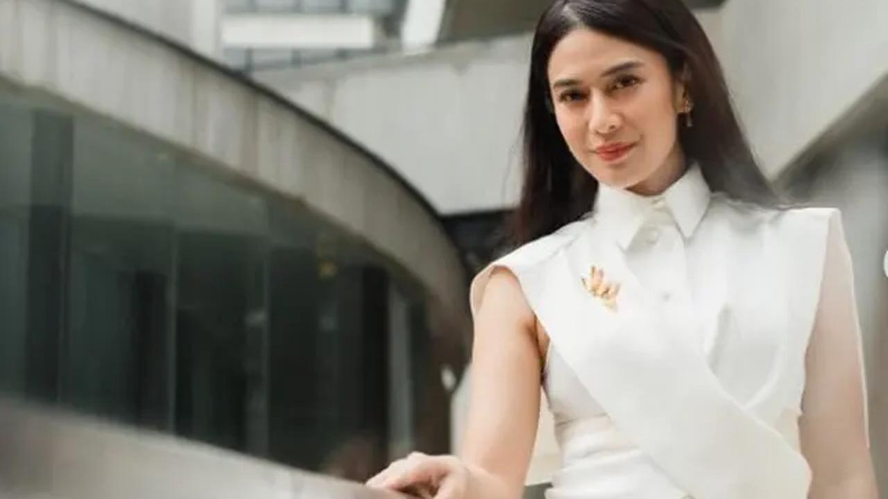 Gaya Dian Sastro dengan Bros/Instagram/@therealdisastr