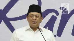 Ketua DPR RI Bambang Soesatyo memberi sambutan saat peluncuran buku "14 Tahun Perjalanan KPK" di Gedung KPK, Jakarta (23/5). Buku tersebut berisi kumpulan foto yang direkam oleh jurnalis foto dan juga humas KPK. (Liputan6.com/Herman Zakharia)
