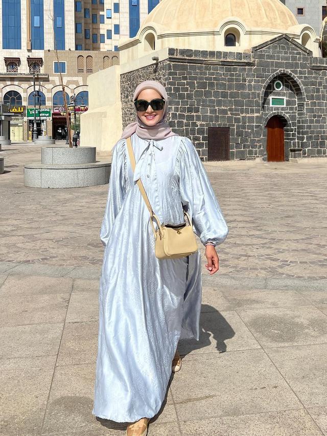 8 Potret Gaya Berhijab Seleb di Tanah Suci, Tissa Biani hingga Syifa Hadju