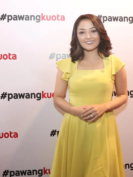 "Penginnya tahun ini. Tapi, kalau belum ada ya enggak usah. Jadi sekarang fokusnya karir aja," pungkas Siti Badriah. (Bambang E.Ros/Bintang.com)