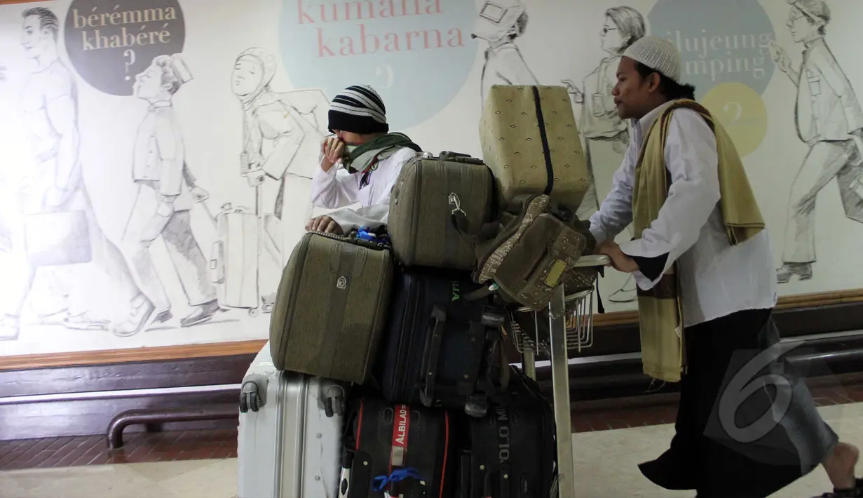 Sebanyak 370 warga Indonesia tiba di Bandara Soekarno-Hatta, Tangerang, Selasa (14/4/2015). Mereka dievakuasi akibat konflik di negara Timur Tengah tersebut. (Liputan6.com/Helmi Afandi)