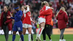 Laga final Piala Liga Wanita Inggris antara Arsenal dan Chelsea berlangsung sengit. (Adrian DENNIS/AFP)