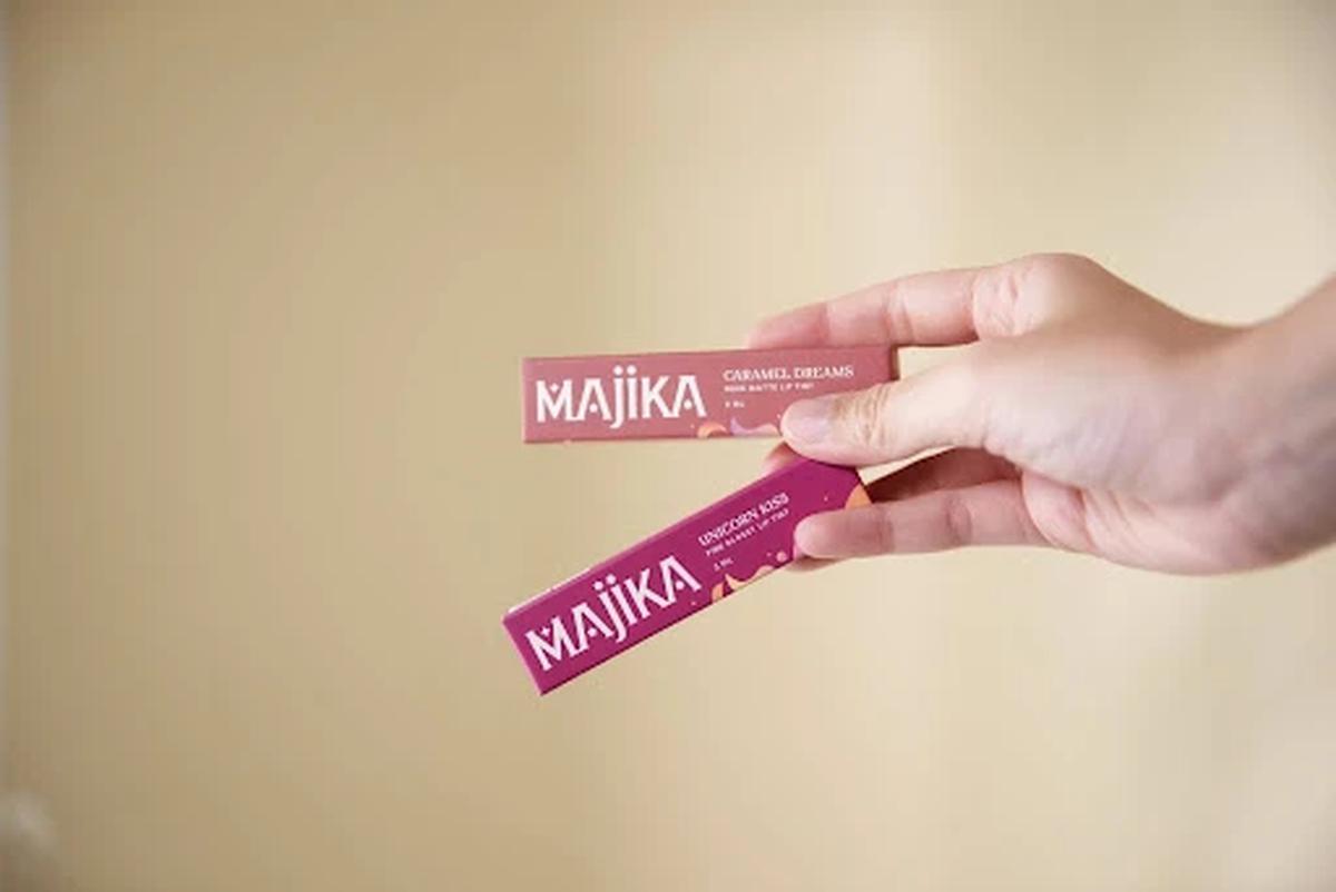 Tampil Manis Saat Valentine Tanpa Ribet, Andalkan Peach Makeup dan Ombre Lips