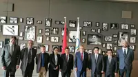 Wakil Presiden RI, Jusuf Kalla (tengah) saat mengunjungi markas IOC di Laussane Swiss (istimewa)