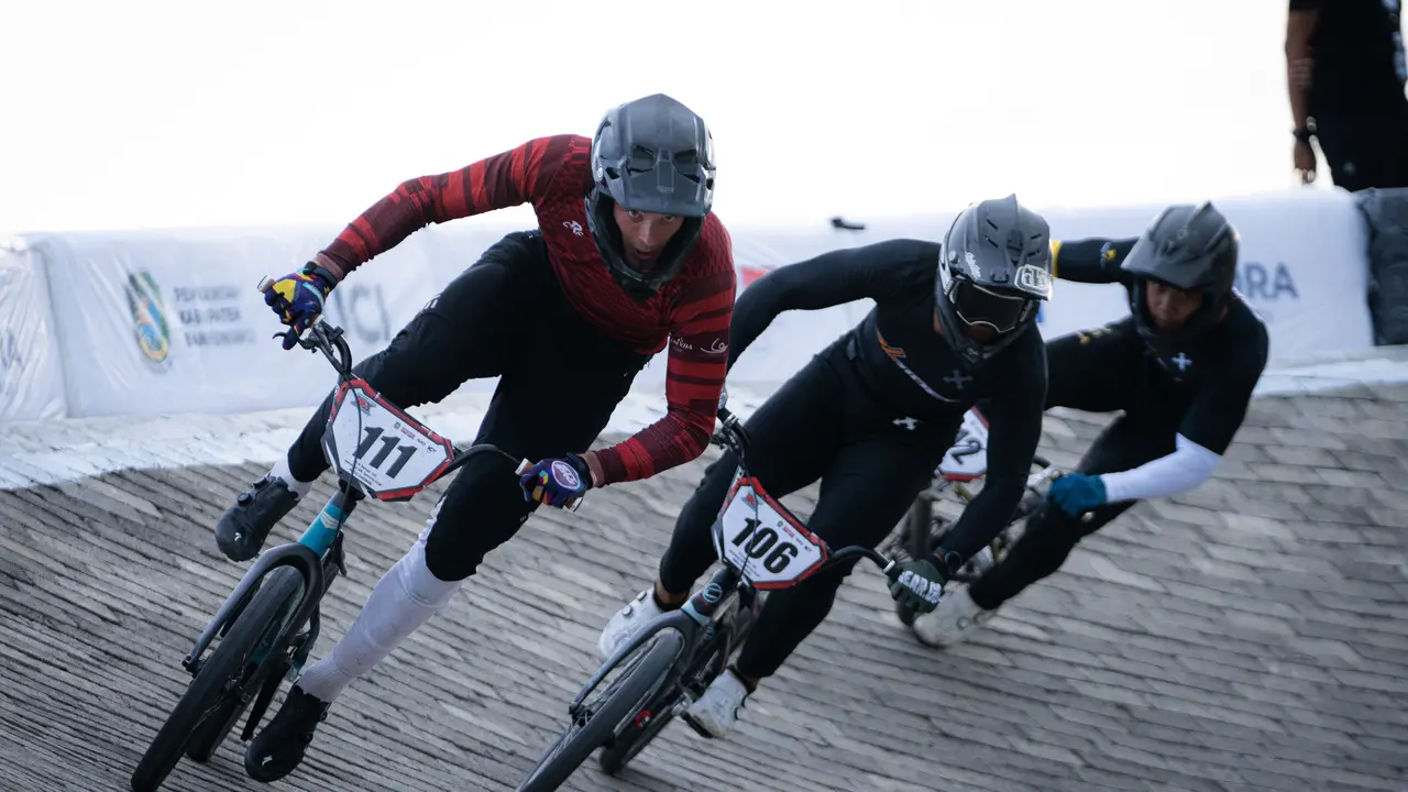 Aksi pembalap Indonesia Rio Akbar di Banyuwangi BMX Supercross 2025
