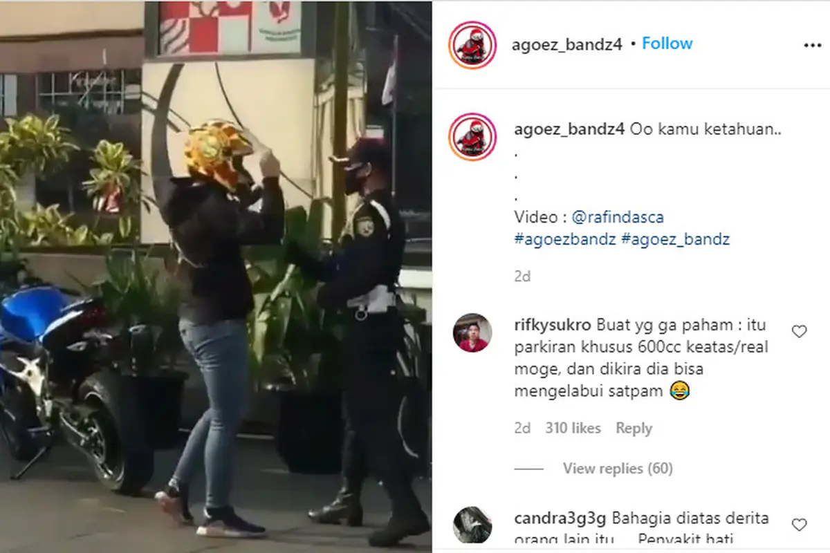 Dalam video tersebut terdapat seorang pemuda memarkirkan motor sport naked miliknya di deretan kendaraan moge.
