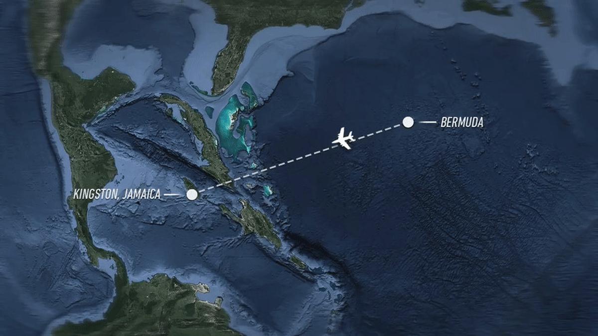 Banyak orang percaya bahwa di dalam segitiga bermuda merupakan portal ruang dan waktu yang menghubungkan ke dunia lain.