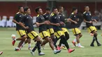 Pemain Mitra Kukar, Zulham Zamrun (tengah) mengikuti latihan bersama jelang laga Piala Presiden 2017 di Stadion Maguwoharjo, Sleman, Jumat (3/2). Mitra Kukar akan melawan Persegres di partai pertama Piala Presiden 2017. (Liputan6.com/Helmi Fithriansyah)
