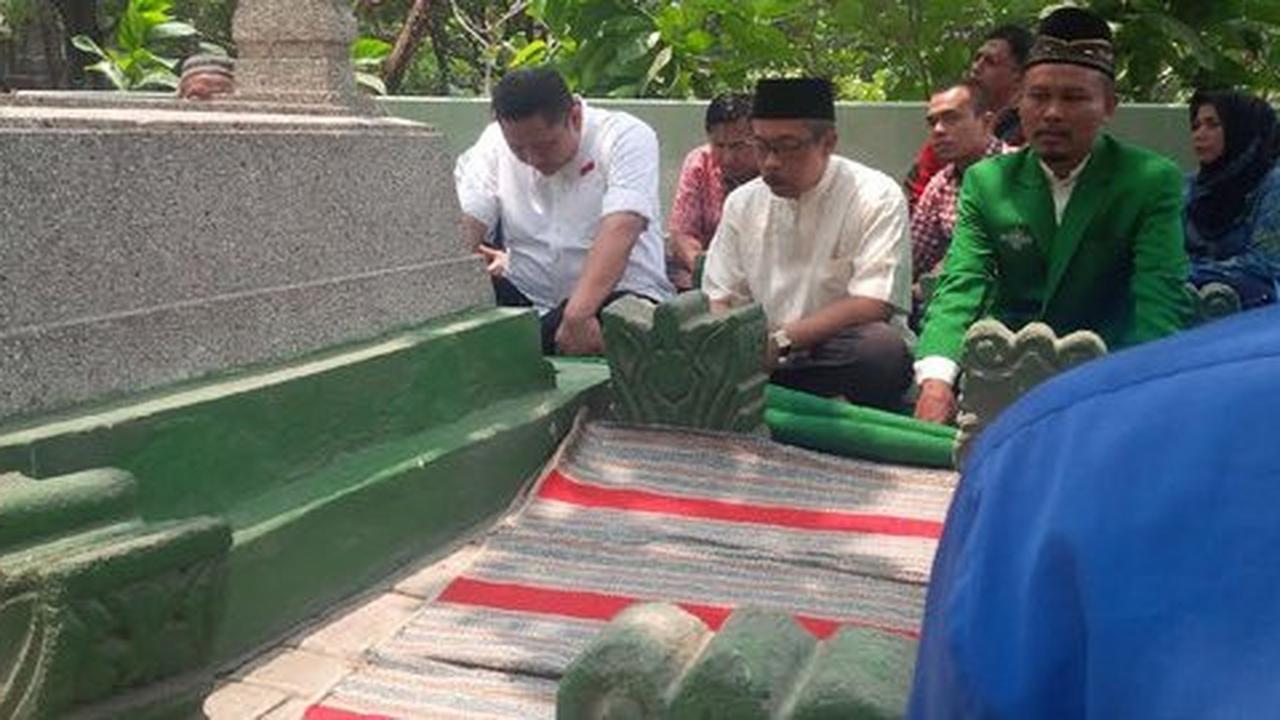 Peringati Hari Santri, Whisnu ziarah ke makam pencipta lambang NU