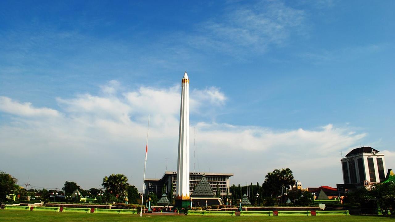 monumen tugu pahlawan surabaya