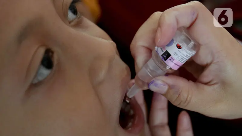 Imunisasi polio di Hari Anak Nasional