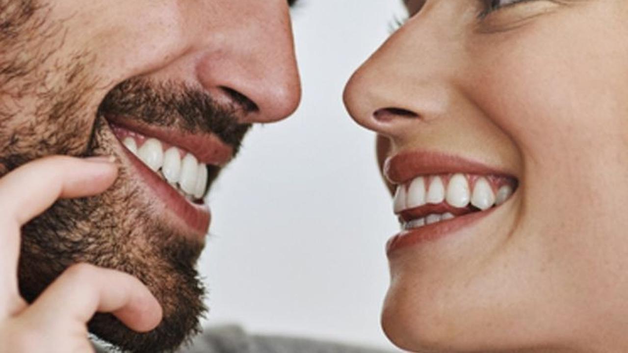 Hari jadi atau anniversary merupakan momen paling berharga bagi setiap pasangan. Bukan hanya memperingati hari bahagia bersama pasangan, tapi juga cara kita saling memberi perhatian, cinta, dan kasih.