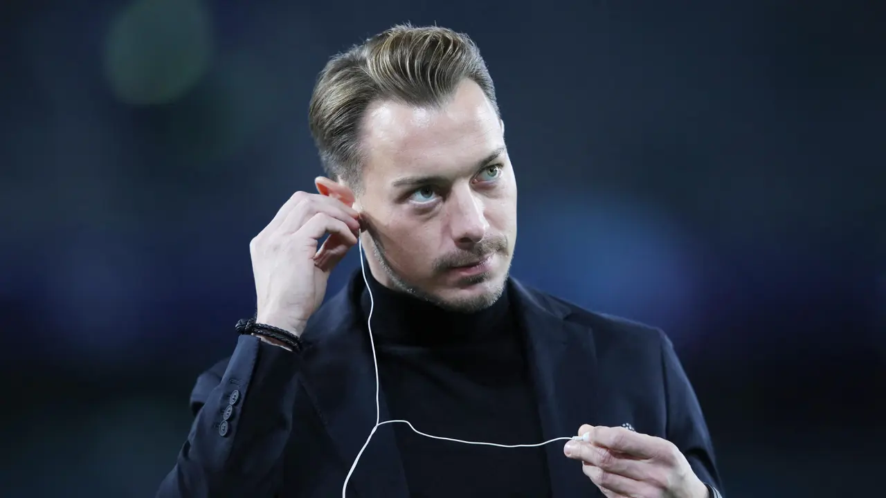 Jurgen Klopp - Juru taktik asal Jerman ini merupakan satu di antara pelatih yang menerapkan strategi gegenpresing. Pola permainan yang dikembangkan oleh Ralf Rangnick itu terbukti sukses membawa Liverpool merajai Inggris dan Eropa.
