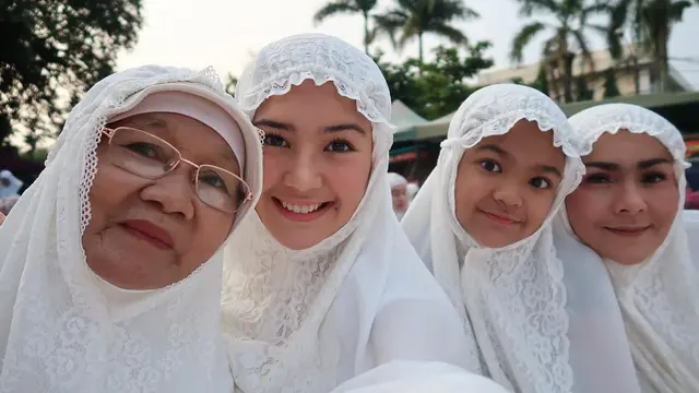 Cantik Bikin Pangling, Ini 6 Potret Baby Tsabina dengan Balutan Hijab