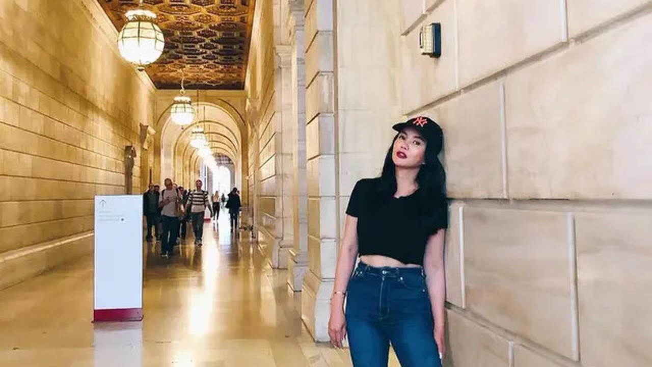 6 Gaya Padu Padan Jeans ala Dearly Djoshua, Teman Kondangan Ari Lasso di Resepsi Luna Maya