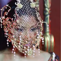 Rinaldy Yunardi rancang topeng untuk video klip terbaru Nicky Minaj. (nickiminaj/instagram)
