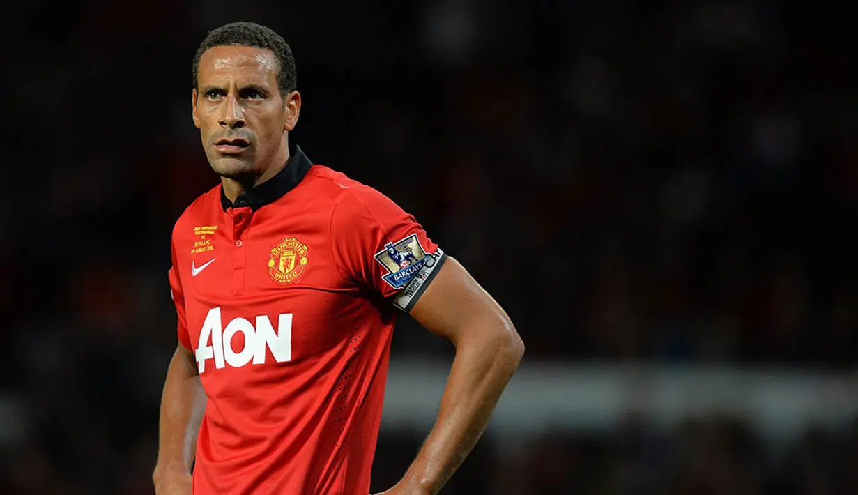 Mantan bek Manchester United, Rio Ferdinand, pada tahun 2002 diduga pernah terlibat kekerasan dan pemerkosaan terhadap seorang wanita muda. Kemudian 2011, dirinya juga dikabarkan melakukan perselingkuhan. (AFP/Andrew Yates)