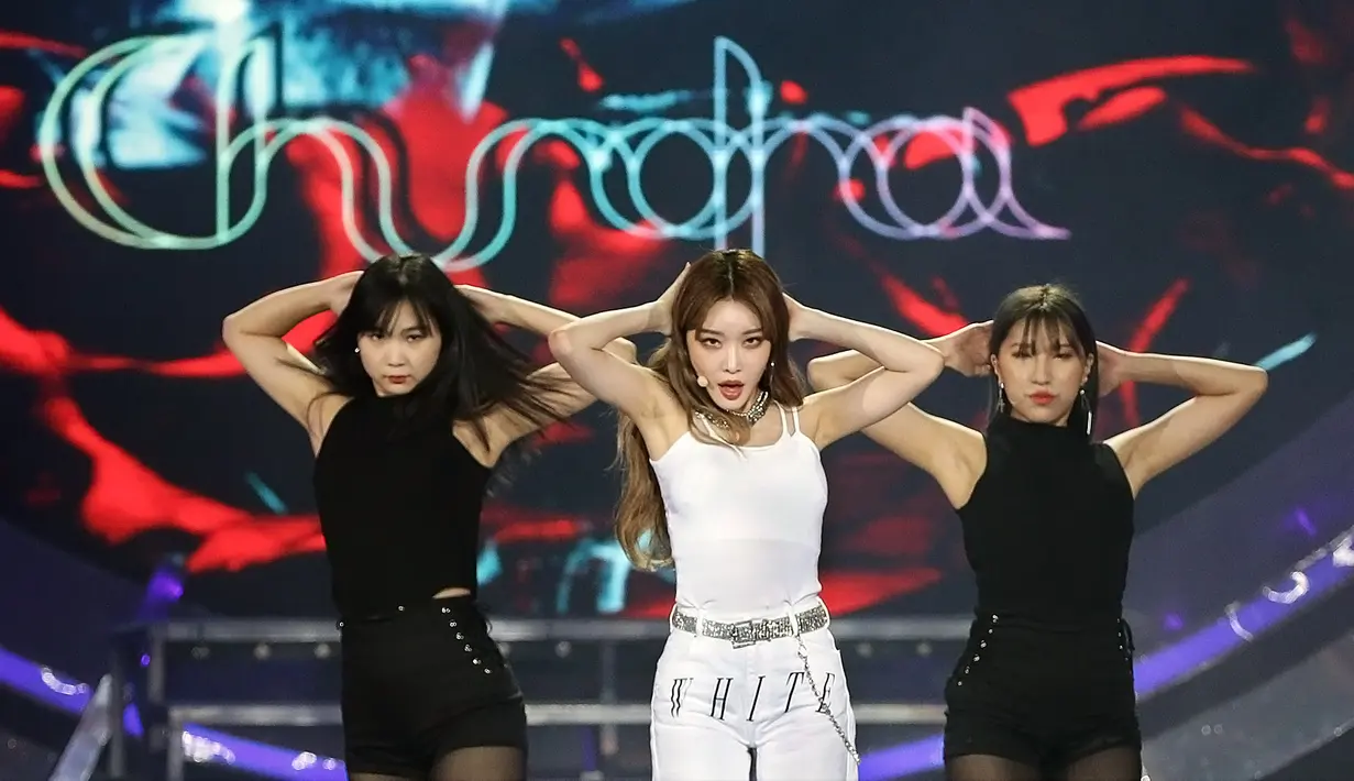 Chung Ha tampil di Smarfren WOW Concert 2019, di Istora Senayan, Jakarta Jumat (21/9/2019).(Bambang E. Ros/Fimela.com)