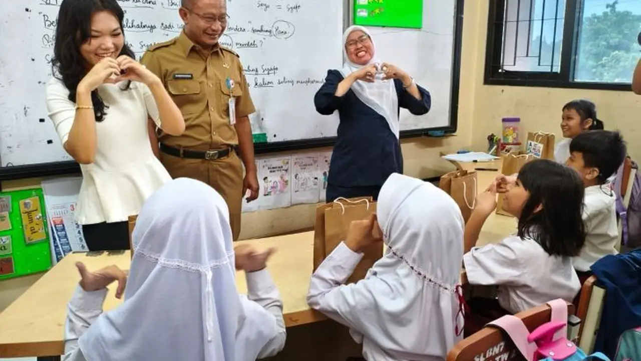 Cahaya Mantovani di sela acara Berbagi Kebaikan bersama Cahaya Manthovani di SLB Negeri 7 Jakarta, Senin (10/3/2025).