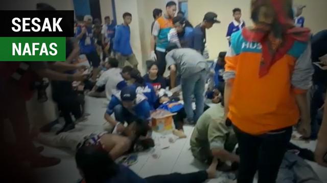 Berita video puluhan Aremania yang mengalami sesak nafas setelah insiden suporter masuk ke dalam lapangan pada laga Arema FC vs Persib Bandung pada pekan keempat Gojek Liga 1 2018 bersama Bukalapak, Minggu (15/4/2018).