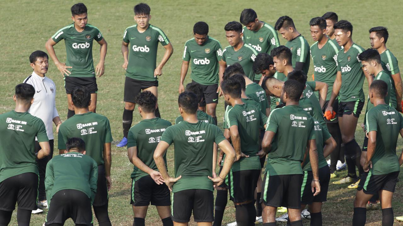 Pelatih Timnas Indonesia U-22, Indra Sjafri. (Bola.com/Vitalis Yogi Trisna)