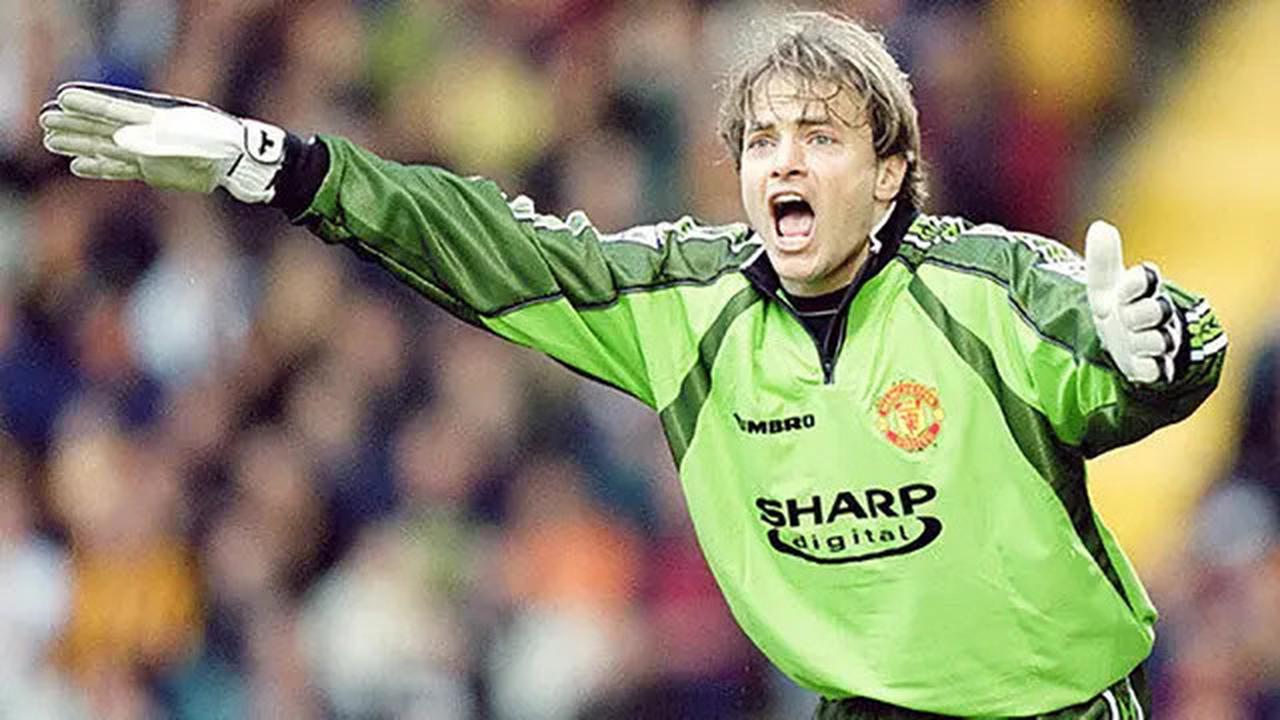 Paul Scholes Buka-bukaan soal Rekrutan Terburuk MU: Menendang Bola Saja Tak Bisa!