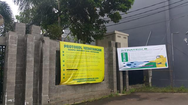 Manuver Warga Cegah Penularan Covid 19 Bangun Bilik Disinfektan Hingga Cetak Selebaran Sendiri Bola Liputan6 Com