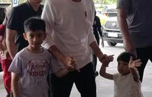 Ditinggal Gibran Kampanye, Jokowi Momong Jan Ethes dan La Lembah Manah Jelang Tahun Baru