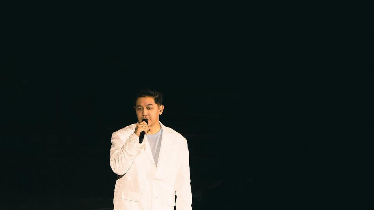 Potret Donne Maula Beri Dukungan ke Yura Yunita saat Konser, Disebut Sebagai Pasangan Supportive