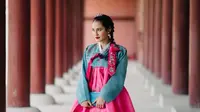 Pose Malu-Malu Pevita Pearce Jadi Gadis Korea