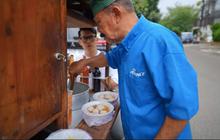 Reaksi Tukang Bakso Dagangannya Mendadak Diborong Pria Tak Dikenal, Sampai Ngaku Merinding