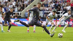 Tiga gol kemenangan Inggris dilesakkan Cole Palmer, Trent Alexander-Arnold dan Harry Kane. (Mike Egerton/PA via AP)