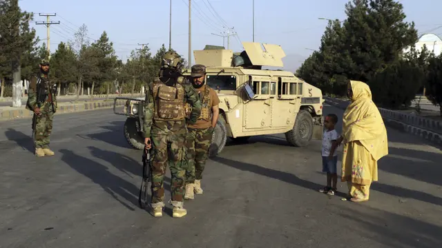 FOTO: Taliban Tutup Akses Pengungsi ke Bandara Kabul