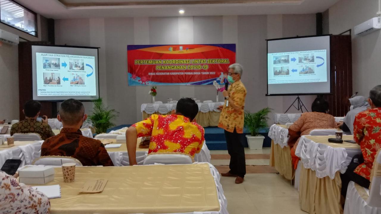 Sosialisasi vaksin booster kepada kepala Puskesmas se-Purbalingga di aula RM Collaboration Bancar Purbalingga, Jumat (21/1/2022). (Foto: Liputan6.com/Pemkab Purbalingga)