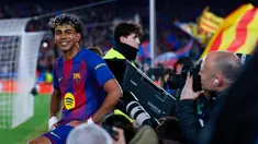 Lamine Yamal kembali mencuri perhatian dengan mencetak sejarah baru di Liga Champions saat Barcelona meraih kemenangan besar atas Newcastle United. (AP Photo/Joan Monfort)