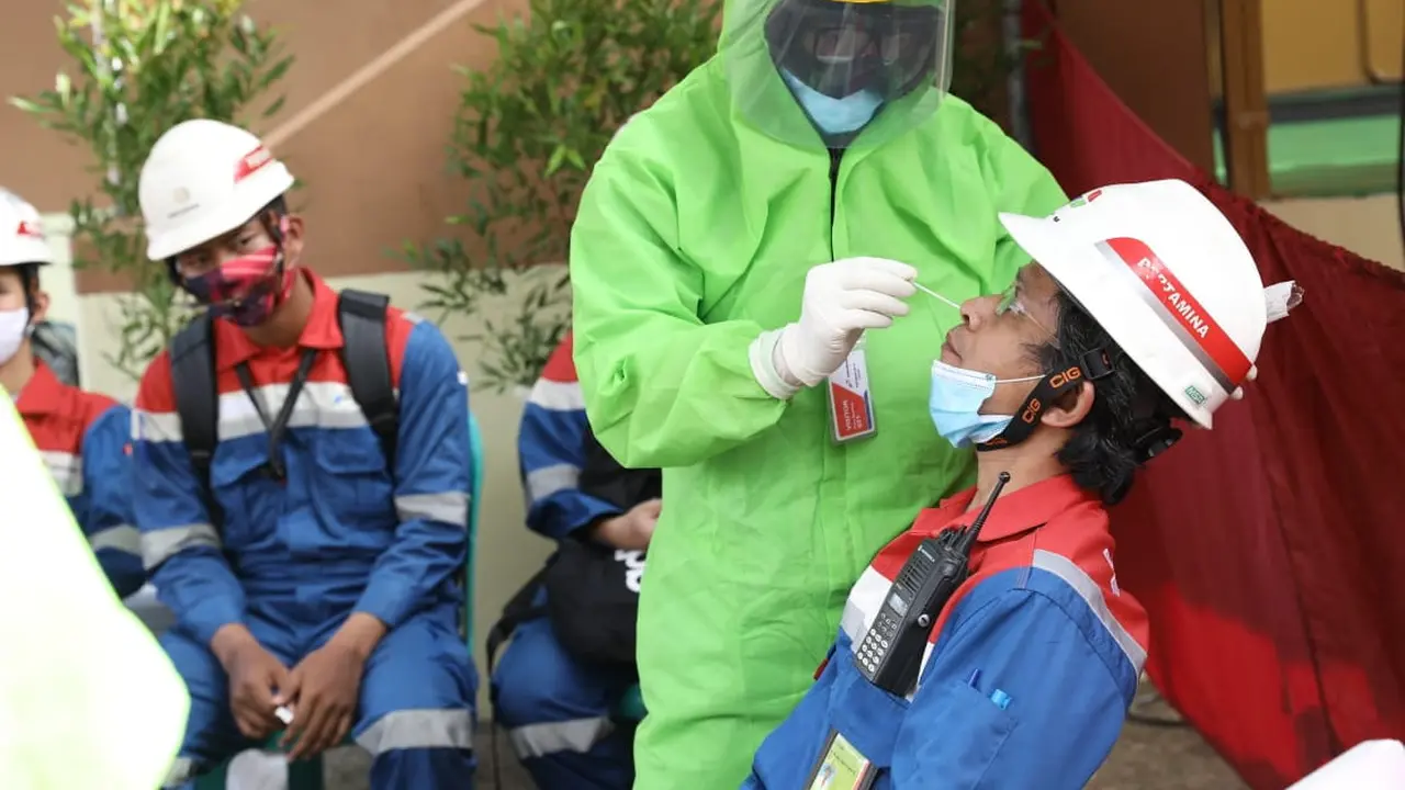 Tes Swab Pertamina Cilacap. (Foto: Liputan6.com/Pertamina)