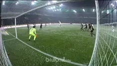 Tim papan bawah Bundesliga, Werder Bremen menjaga asa menghindari degradasi usai bagkit dari ketinggalan 2-0 dan menahan imbang Bo...