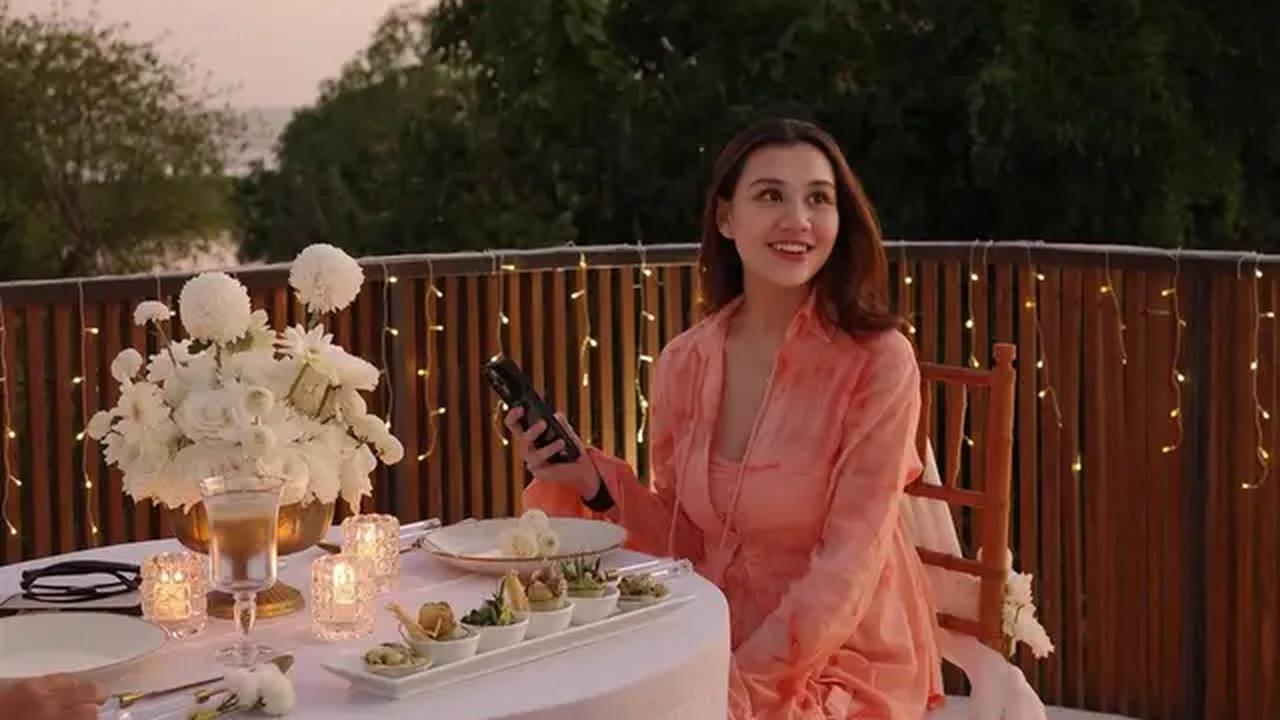 Kenakan resortwear bernuansa peach, Aaliyah Massaid tampil percaya diri dengan wajah cantik natural [@aaliyah.massaid]