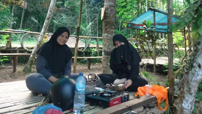 <p>Tempat duduk atau tempat beristirahat atau dalam bahasa Papua kerap disebut <em>Para-para. Para-para </em> biasa terbuat dari kayu atau bambu. (Liputan6.com/Katharina Janur/Agies Pranoto) </p>