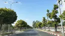 Sebuah jalan kosong terlihat di Mandalay, Myanmar tengah, Jumat (10/12/2021). Jalan-jalan terlihat kosong di Mandalay pada hari Jumat ini ketika orang-orang berpartisipasi dalam pemogokan senyap atau "silent strike" untuk menandai Hari Hak Asasi Manusia Internasional. (AP Photo)