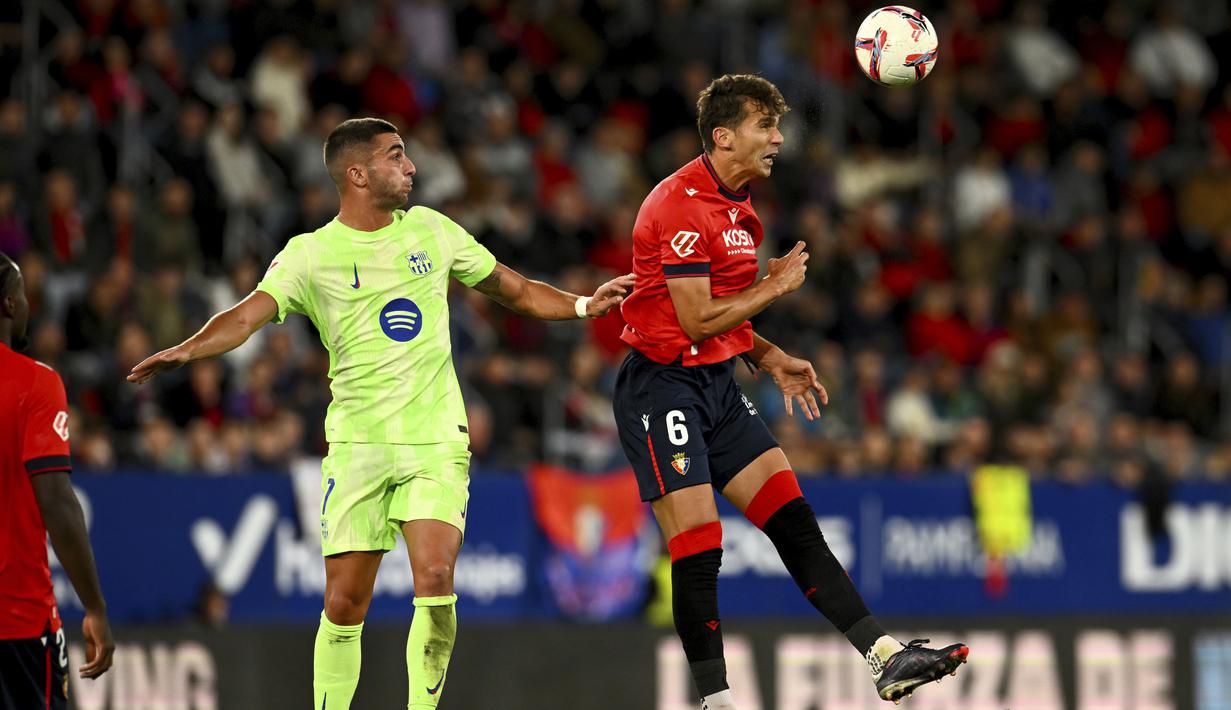 Gol-gol Osasuna dicetak oleh Ante Budimir (18', 72'), Bryan Zaragoza (28'), dan Abel Bretones (85'). Sementara Barcelona membalas melalui Pau Victor (53') dan Lamine Yamal (89'). (AP Photo/Miguel Oses)