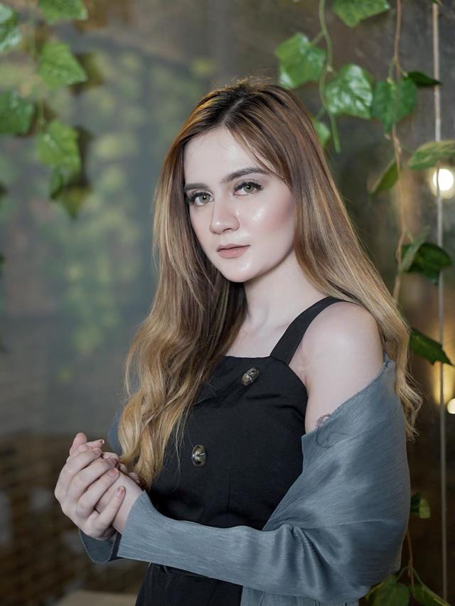 Punya Wajah Blasteran, Ini 7 Pesona Pedangdut Irenne Ghea