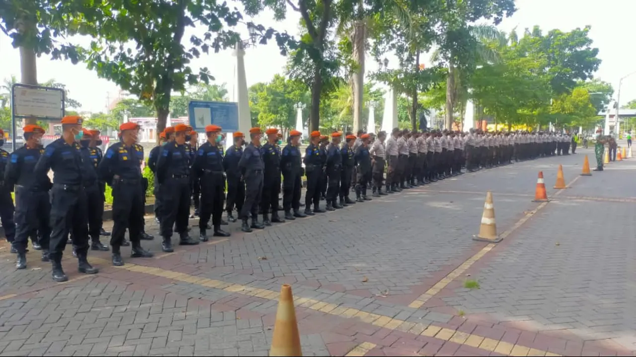 Ilustrasi suasana apel gelar di stasiun Tawang