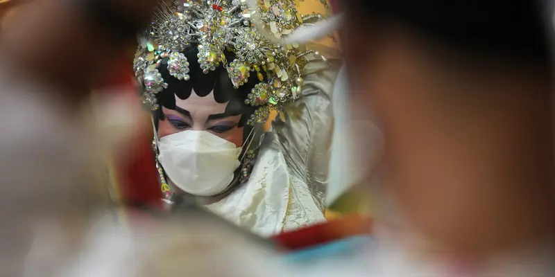 Kala Opera di Thailand Berbalut Masker