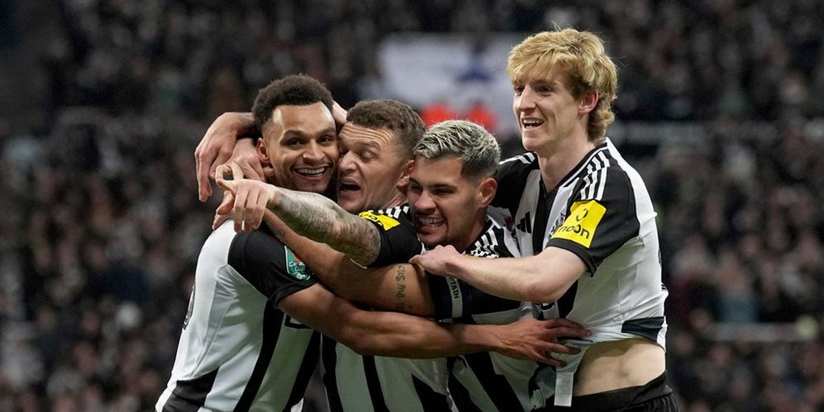 Alan Shearer Kirim Pesan 'Nakal' ke MU Usai Newcastle Dapat Tiket UCL