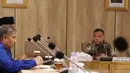 Wakil Ketua DPR Sufmi Dasco Ahmad menerima perwakilan buruh Konfederasi Serikat Pekerja Seluruh Indonesia (KSPSI) di Senayan, Jakarta, Rabu (23/3/2022). Buruh memberikan tuntutan, salah satunya menolak Revisi UU 12/2011 tentang pembentukan Peraturan Perundang-undangan. (Liputan6.com/Angga Yuniar)